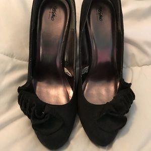 Faux Suede Black Mossimo Pumps with ruffle detail